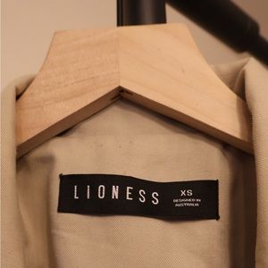 Lioness crop jacket